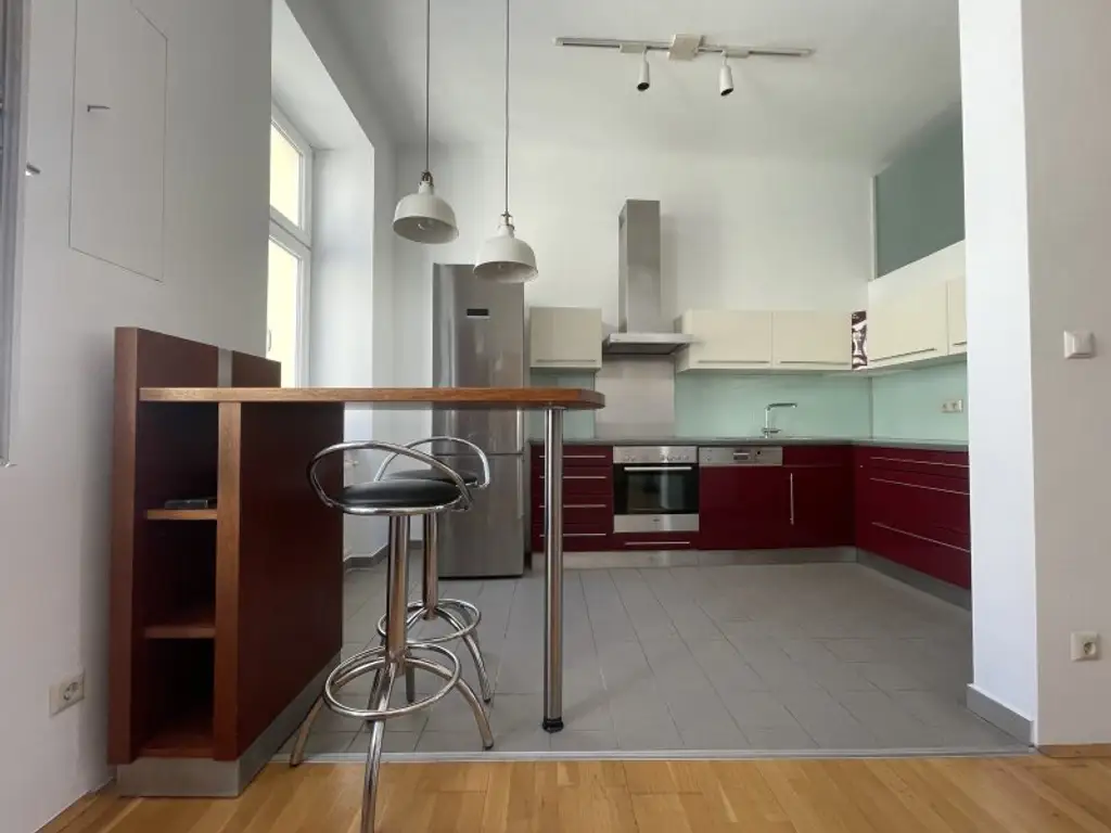SCHÖNER Altbau + unweit Mariahilfer Straße + Höhe Hirschengasse!