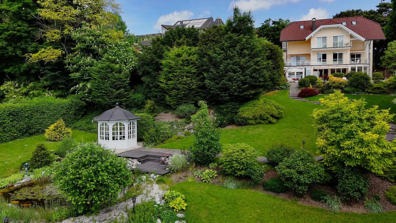 Luxuriöse Villa mit Panoramablick, Swimmingpool und großem Garten in Baden bei Wien