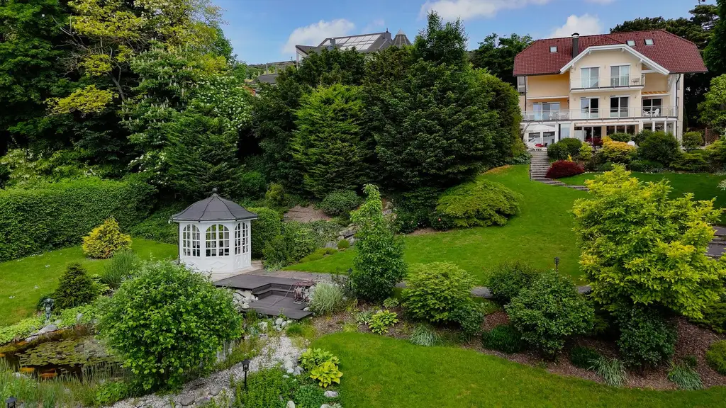 Luxuriöse Villa mit Panoramablick, Swimmingpool und großem Garten in Baden bei Wien