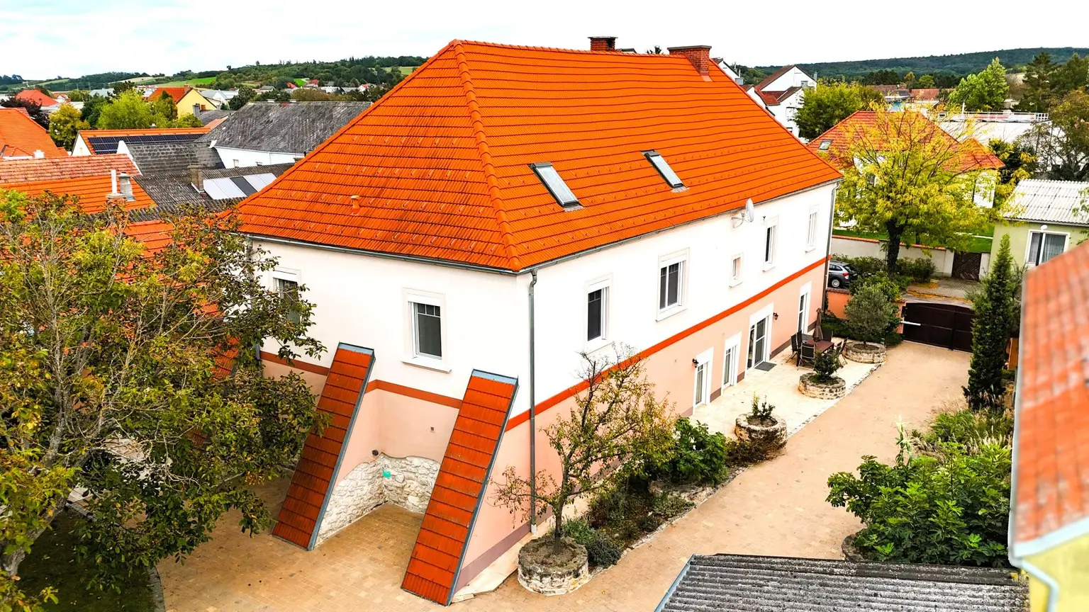 Historischer Gutshof, hochwertig kernsaniert mit 3.721 m² Grundstück!