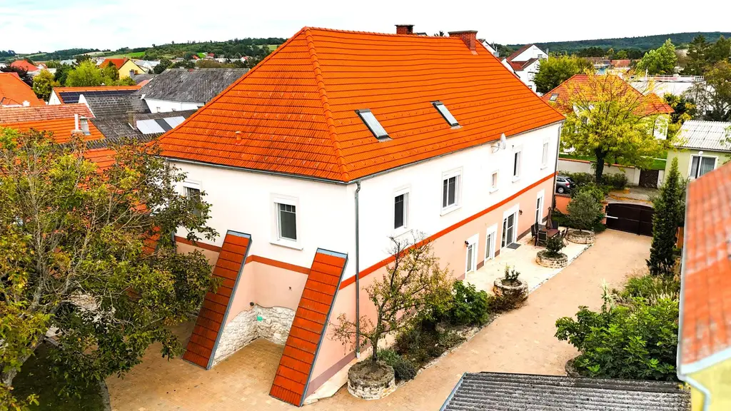 Historischer Gutshof, hochwertig kernsaniert mit 3.721 m² Grundstück!