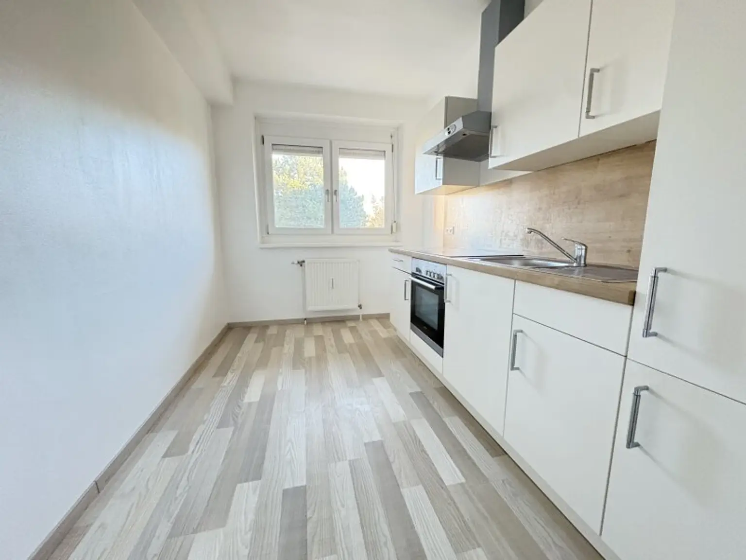 Gepflegte 2-Zimmer Wohnung mit Loggia -Traisenparknähe