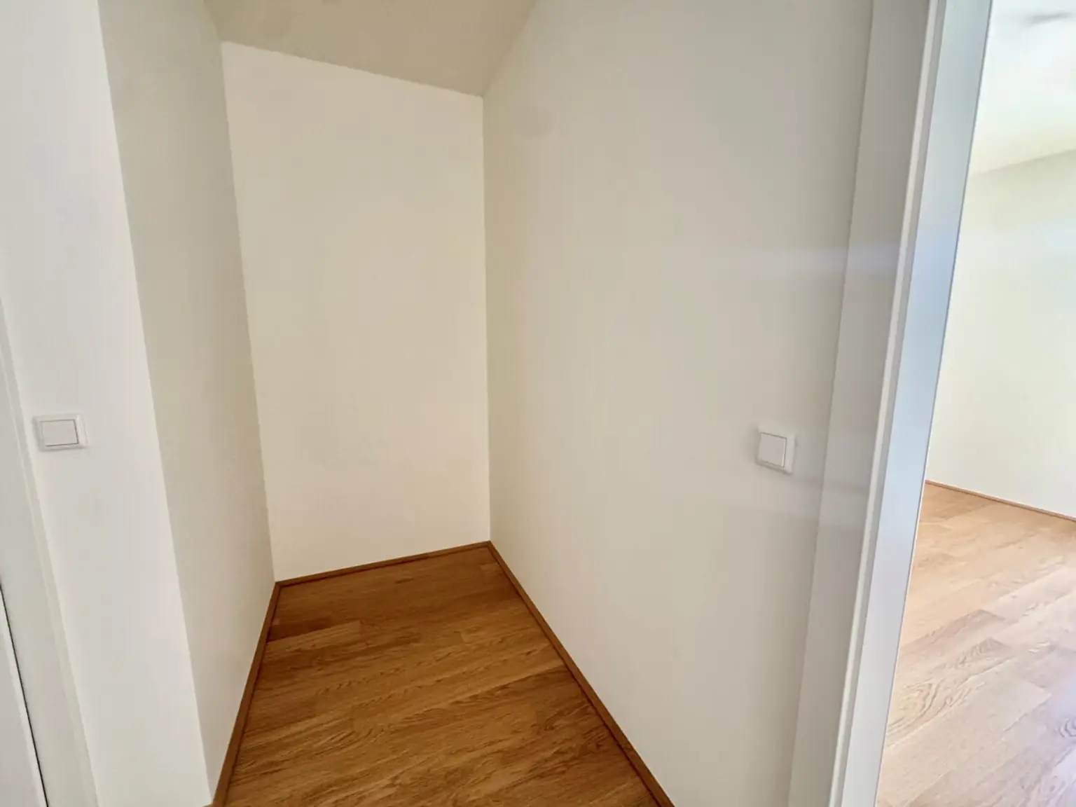 Hirschfeld: Provisionsfrei und Erstbezug - Sensationell günstige 3 Zimmer Wohnung