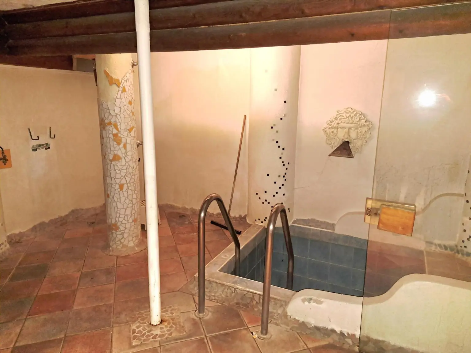 IMMOBILIE IM DORNRÖSCHENSCHLAF