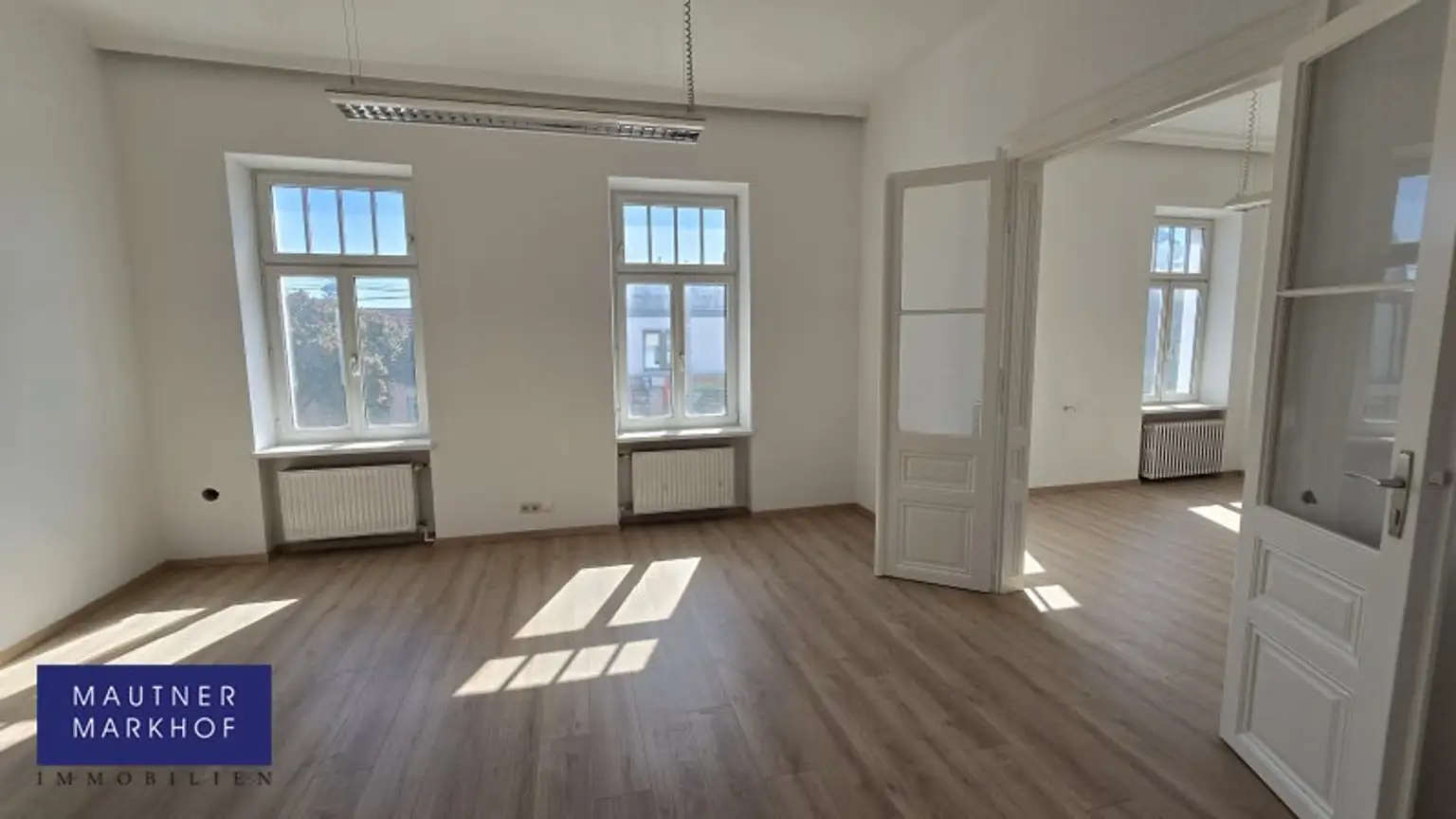 Aspern - Siegesplatz - Sanierte helle Bürofläche mit 800m² Lageroption im Hof - U2