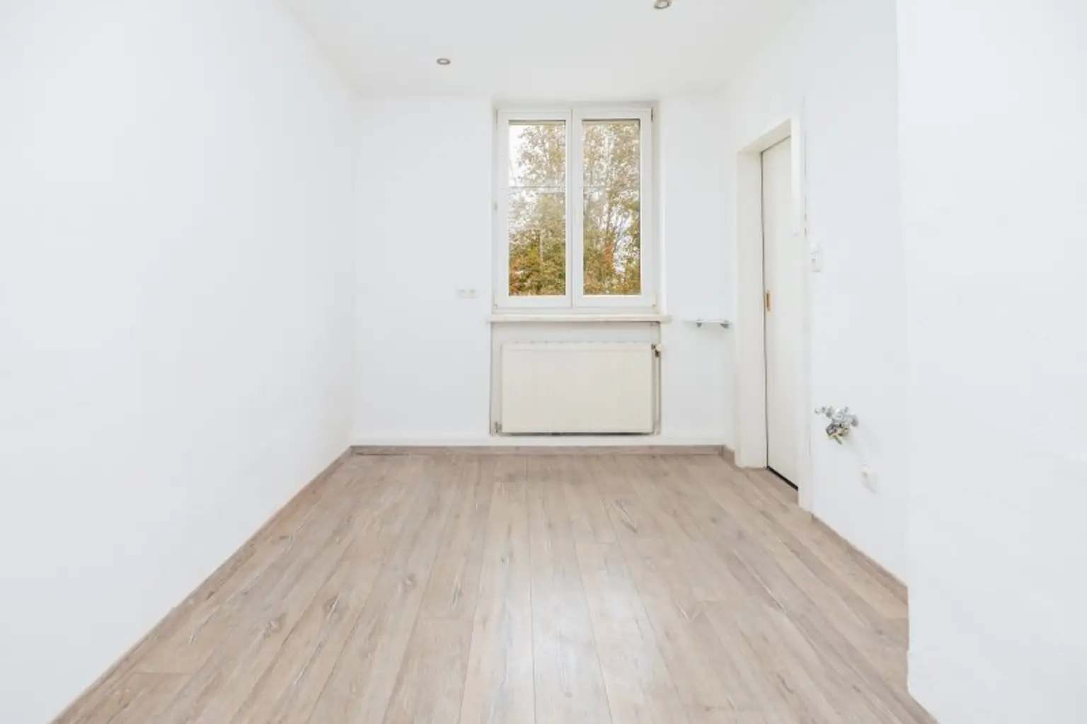 AB 01.01.2026 VERFÜGBAR I NEUE KÜCHE I BALKON  I RUHIG I BADEWANNE I LICHTDURCHFLUTET I SONNIG I ZENTRAL I HAUSTIERE WILLKOMMEN I PROJEKT WOHNEN I