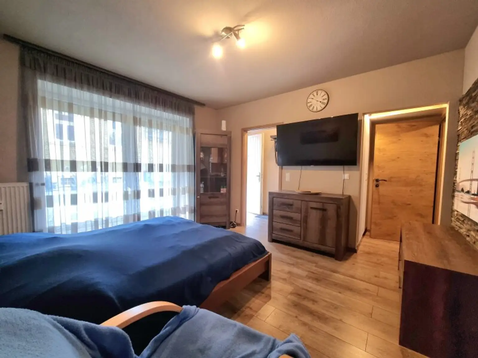 Wohn- und Schlafzimmer