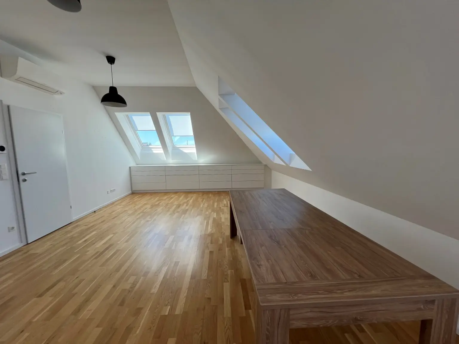 16 | MODERNE Dachgeschosswohnung - Top Zustand, Terrasse mit Ausblick | Prima Service Immobilien