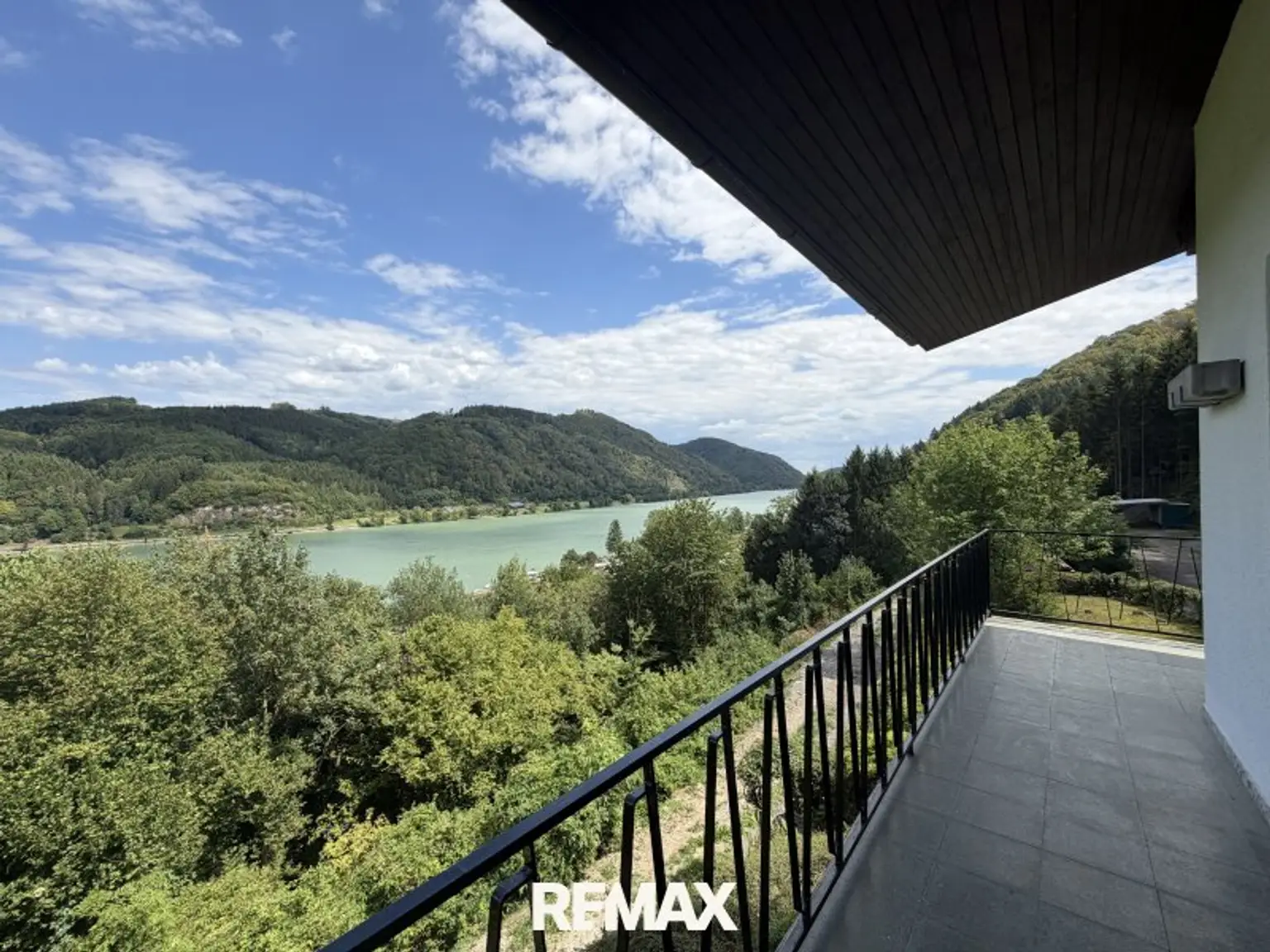 umlaufender Balkon