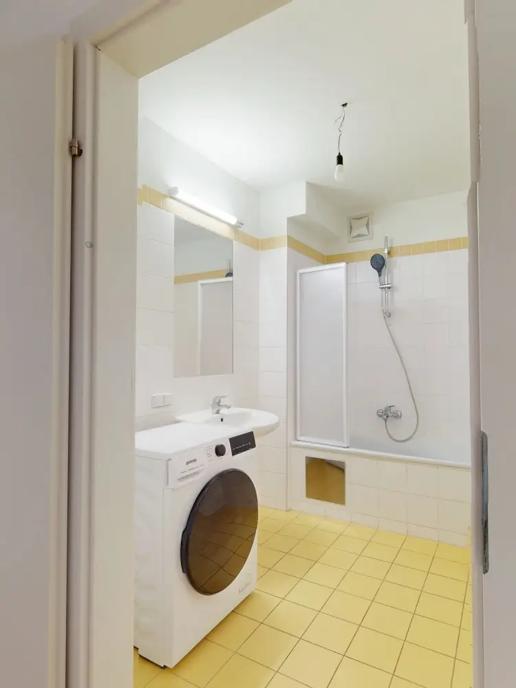 Historischer Charme trifft moderne Wohnqualität – 
3-Zimmer-Wohnung mit Innenhof-Terrasse