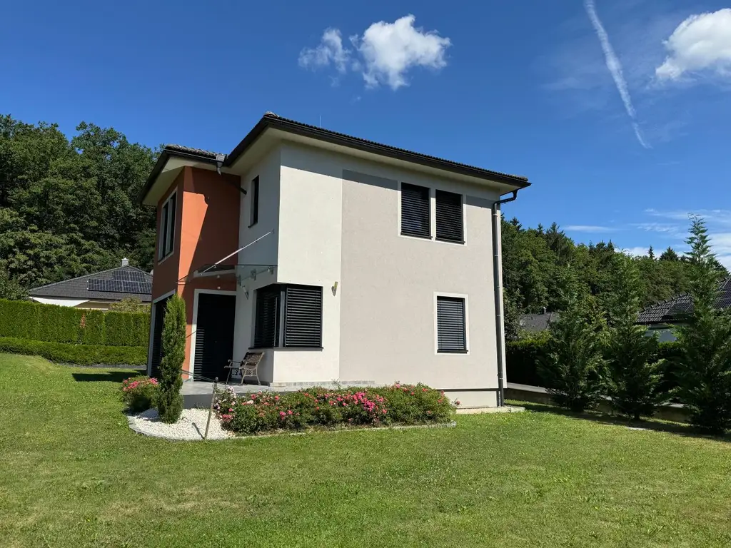 Einfamilienhaus für anspruchsvolle Käufer - im Grünen und doch in Stadtnähe