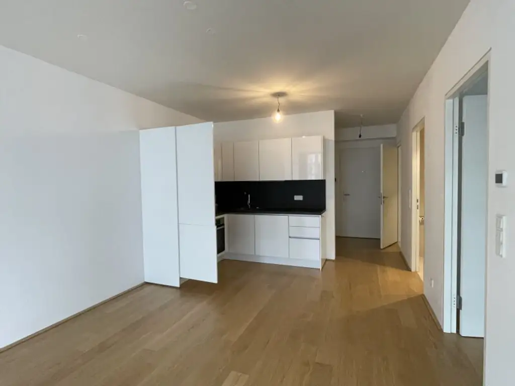 UNBEFRISTETE 2 Zimmer im 12en Stockwerk mit Loggia und vielen Extras im Haus beim Belvedere!