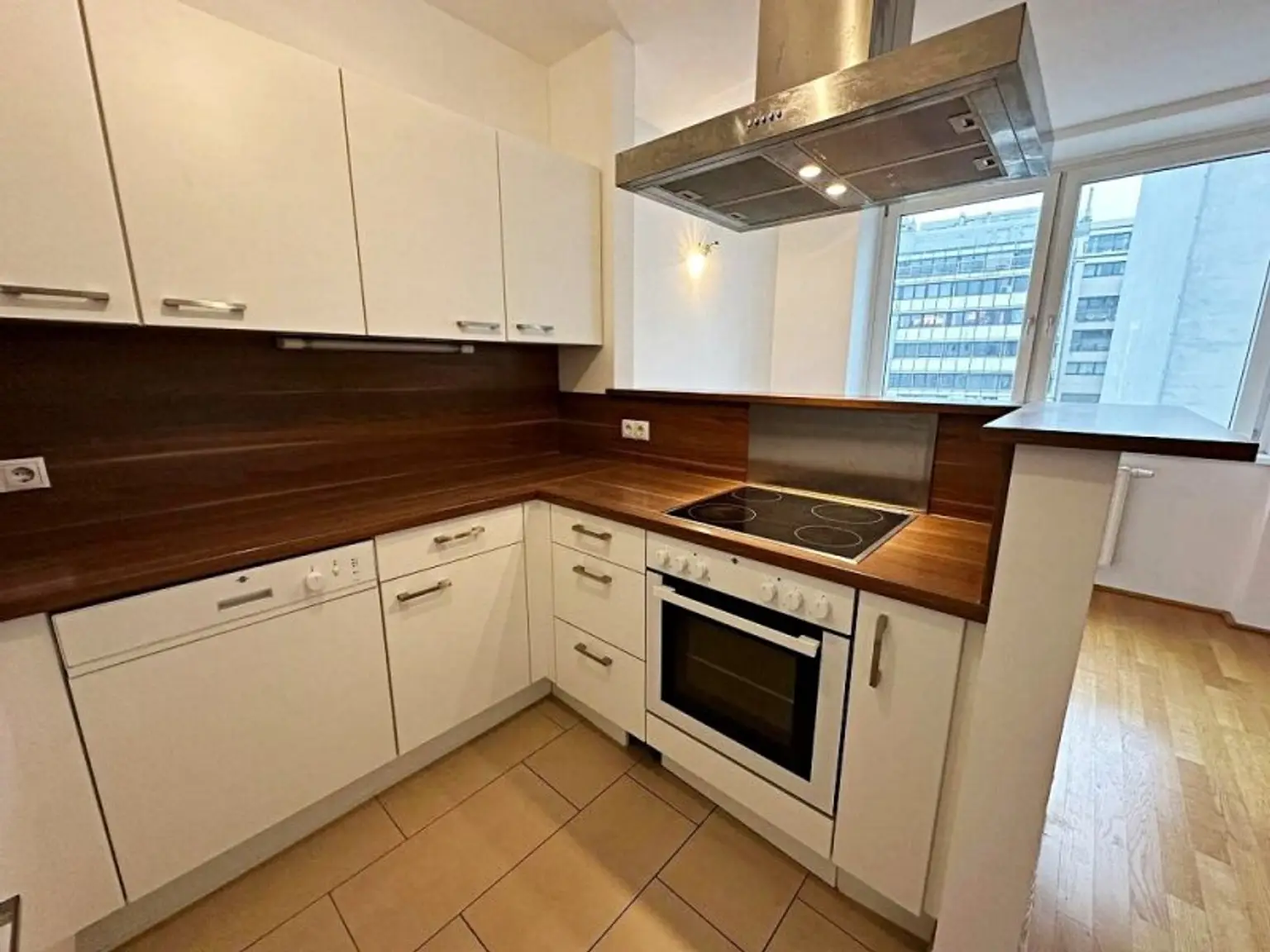 HUMBOLDTGASSE, U1 NÄHE, 76 m2 Neubau inkl. 4 m2 Loggia, Wohnküche, 2 Zimmer, gefördert, 2. Liftstock