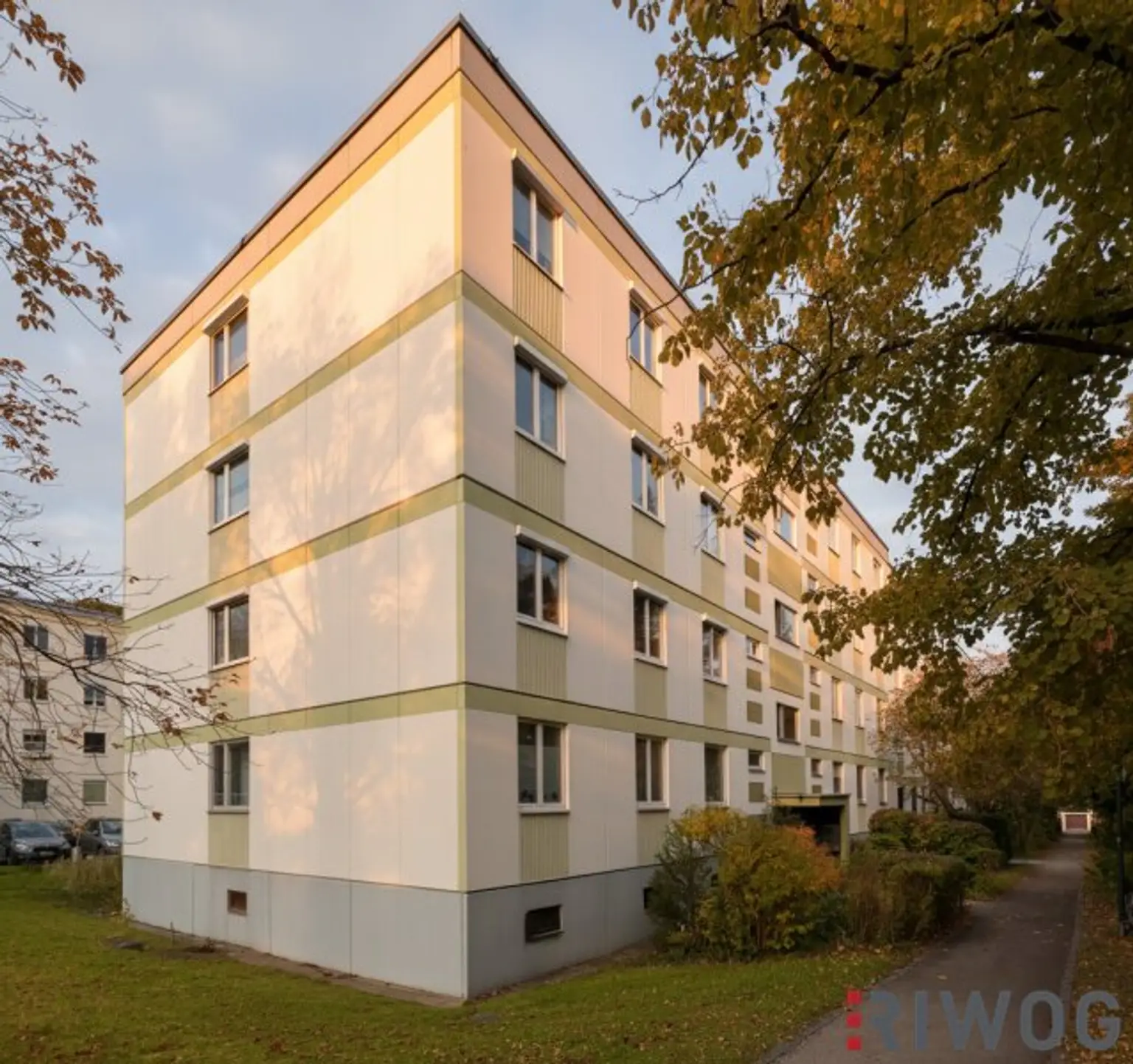 ERSTBEZUG nach Sanierung I 4 Zimmer Wohnung mit Loggia in Ruhelage I Tischler Küche mit Siemens Geräte inklusive I 360° Rundgang