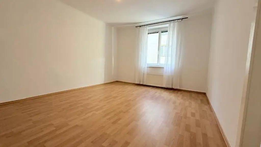 Top Lage an Grenze zum 1. Bezirk. 2 -Zimmer Neubauwohnung mit Stellplatz im Innenhof!