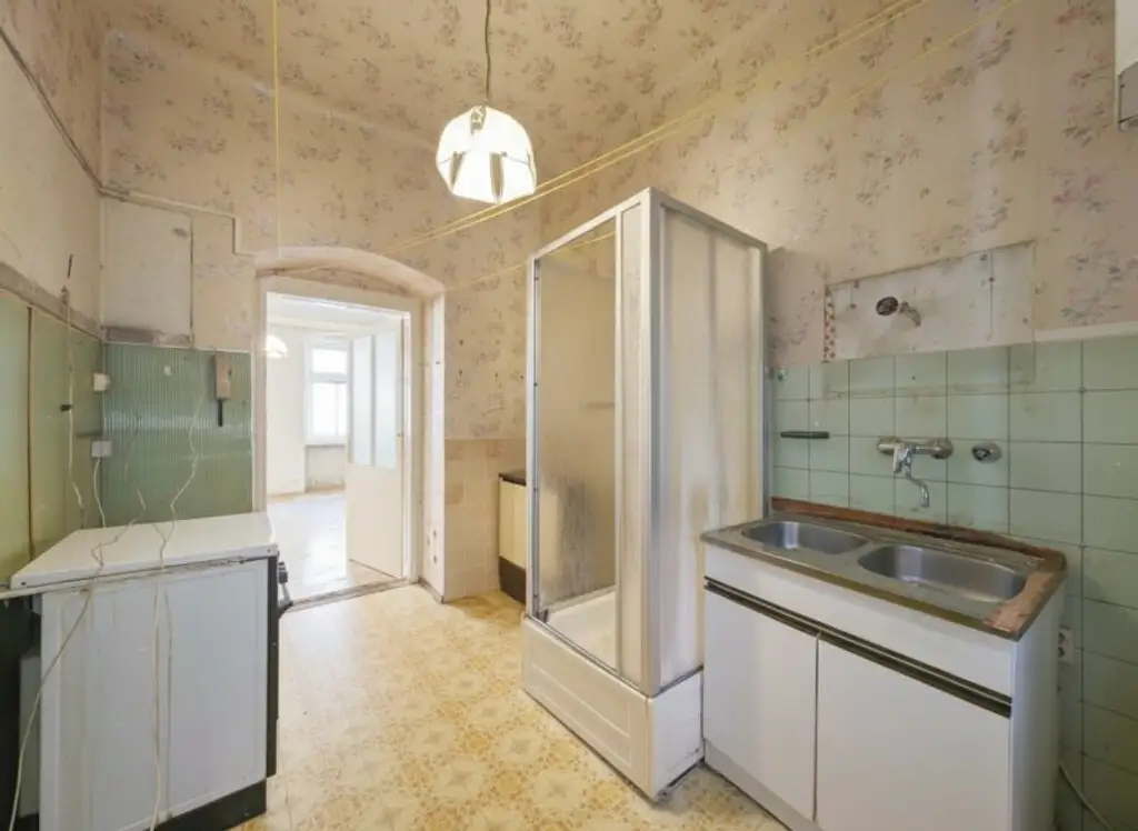 ++NEU++ Sanierungsbedürftige 1-Zimmer ALTBAU-Wohnung mit viel Potenzial!!!