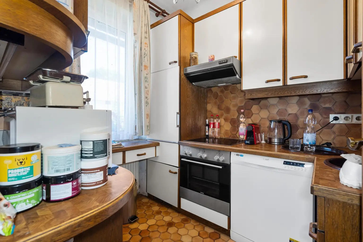 "Großzügiges Grundstück mit Pferdehof und sanierungsbedürftigem Haus – nur Minuten von Wien entfernt"