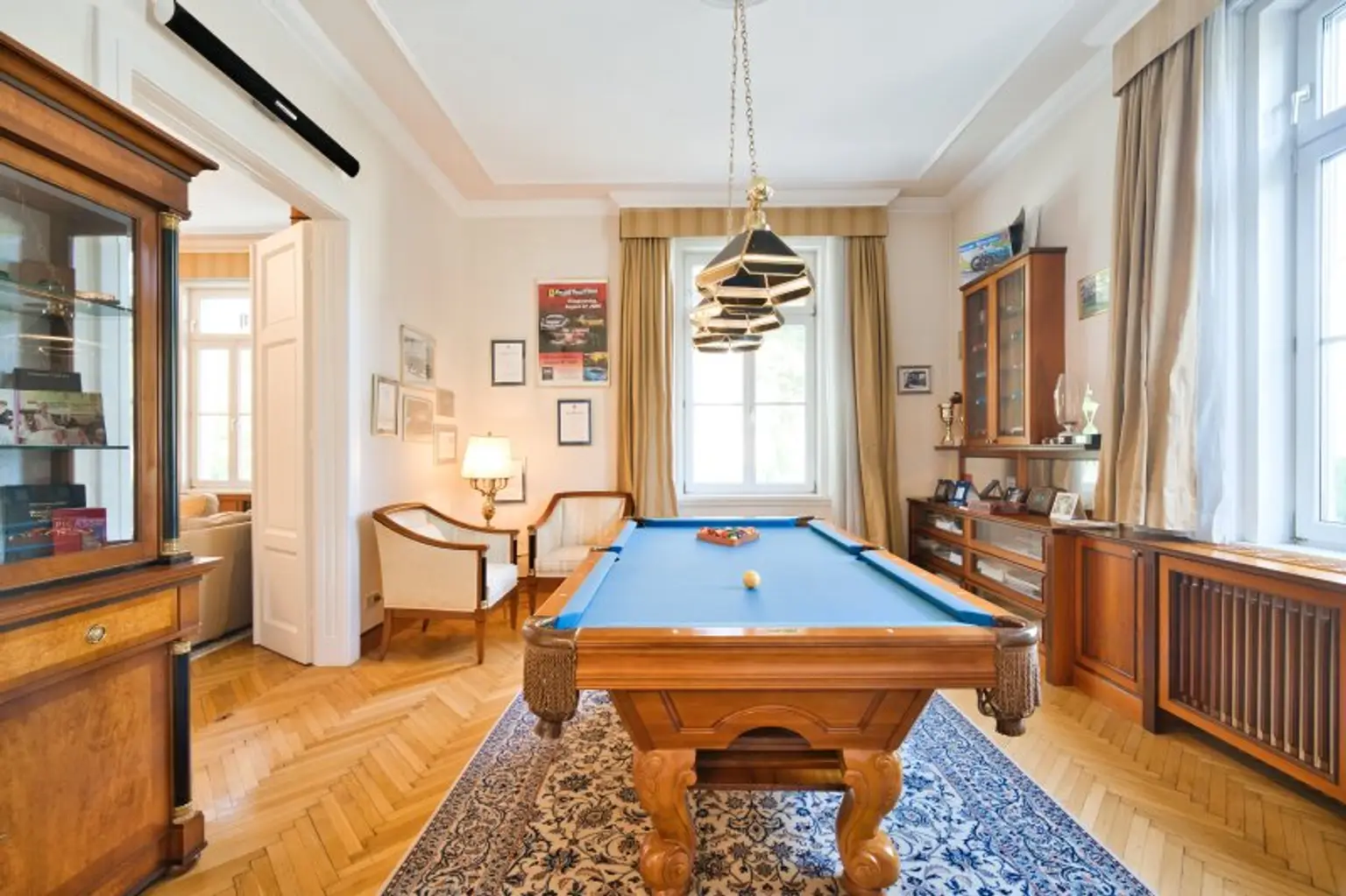 Lebensqualität mit Charakter: Wohnen und Arbeiten in einer Altbau-Villa mit grünem Rückzugsort