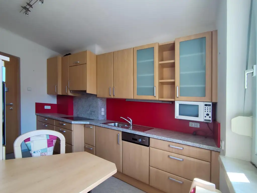 *** 63,5m² - 3 Zimmer Juwel, saniert, im Zentrum Bruck/Mur, teilmöbliert mit Parkplatz und verglasten Balkon ***