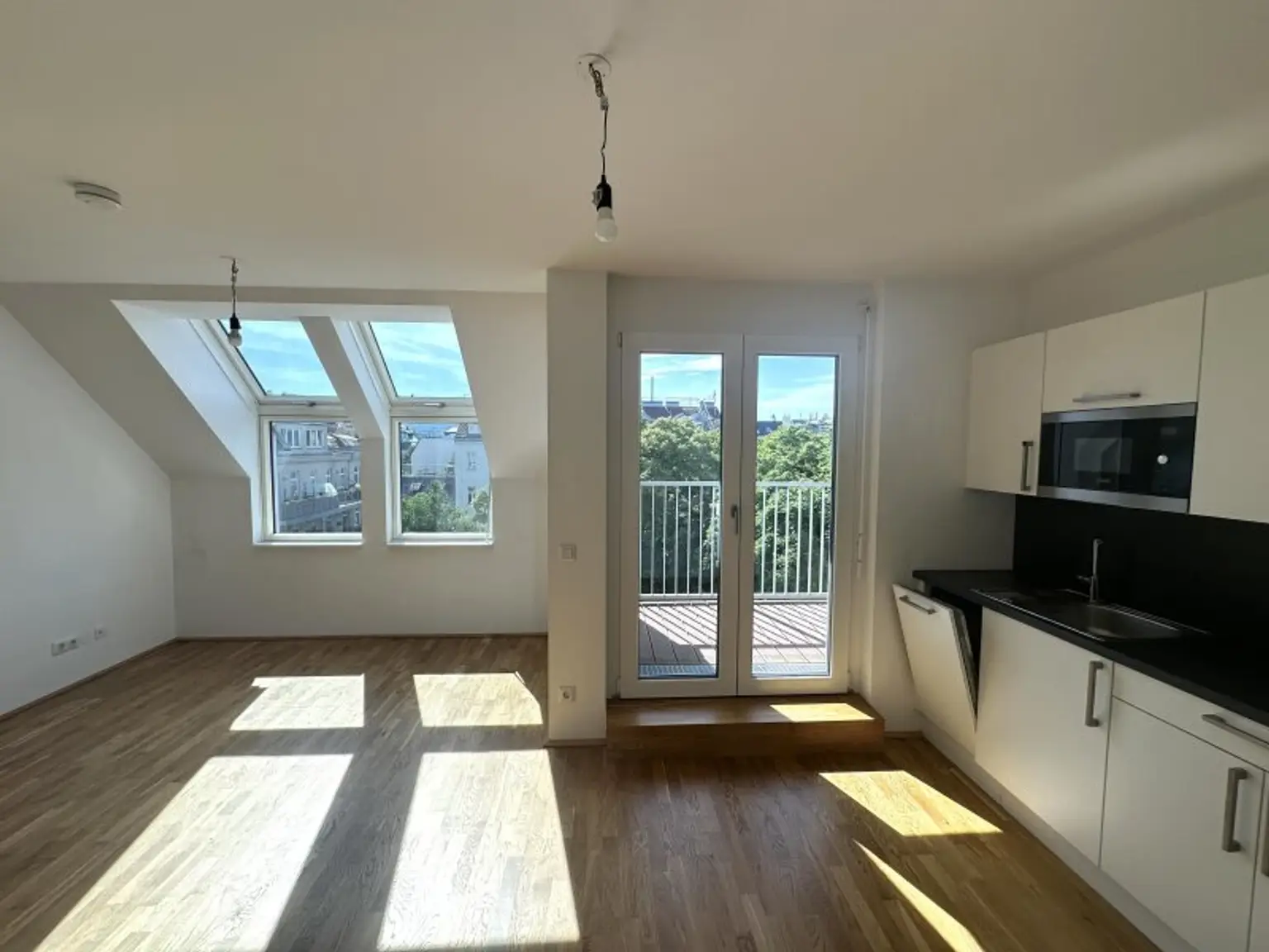 kompakte 2-Zimmer Wohnung in ruhiger Lage mit guter Infrastruktur- nahe U4 Hietzing - ab 01.09