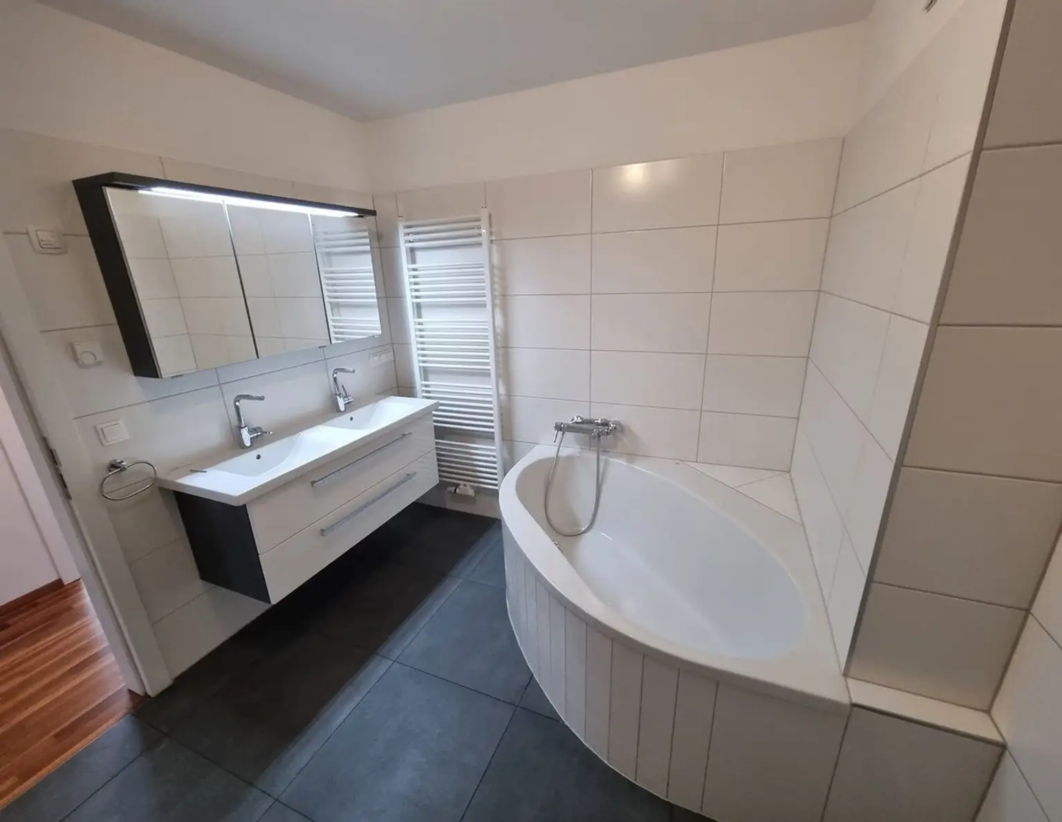 TRAUMHAFTE PENTHOUSEWOHNUNG direkt am Hilmteich | PROVISIONSFREI !!!