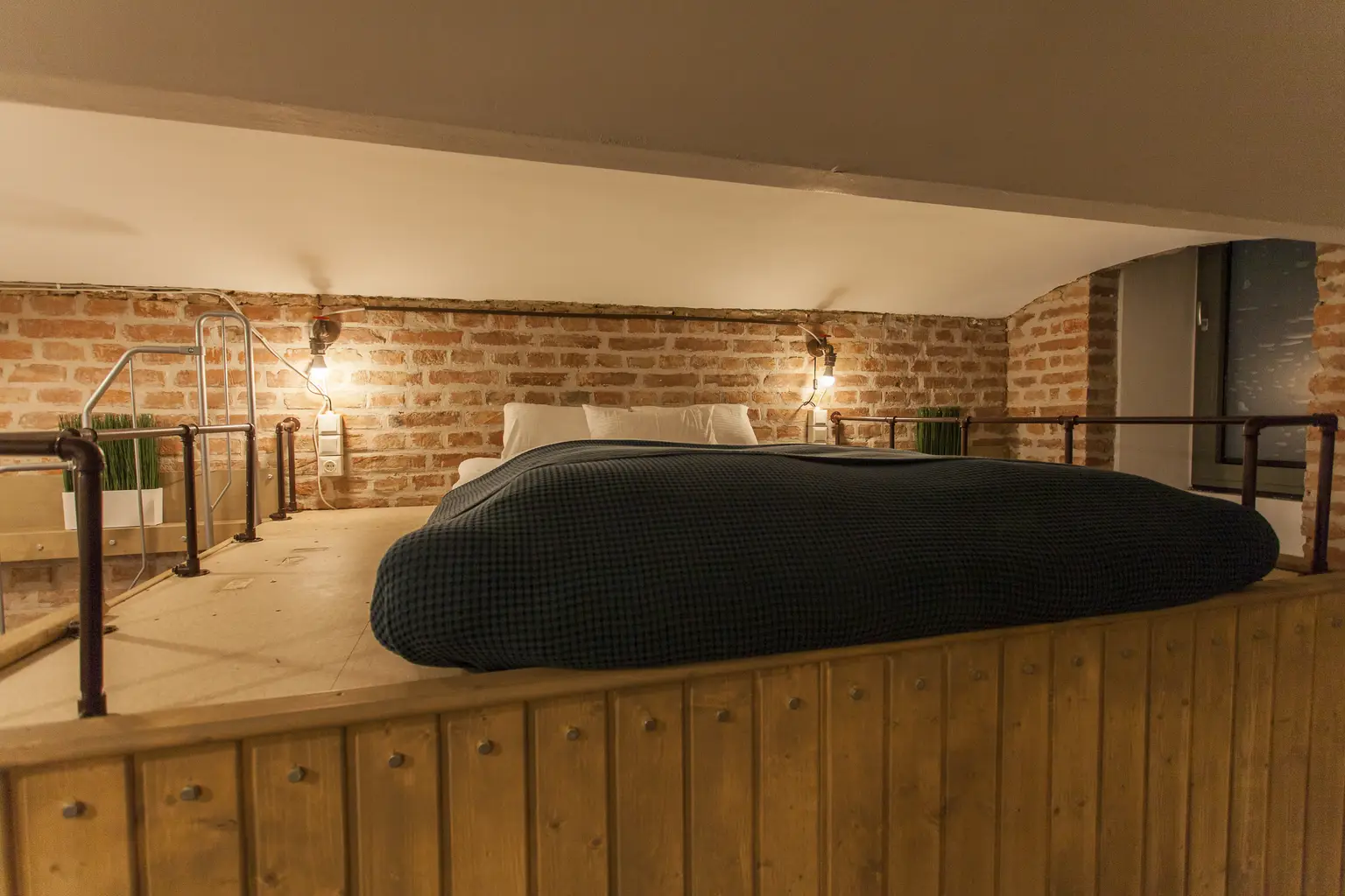 Moderne Souterrain Loft im Altbaustil ~ Kompakt eingerichtet ~ AKH Nähe ~ Gute öffentliche Anbindungen