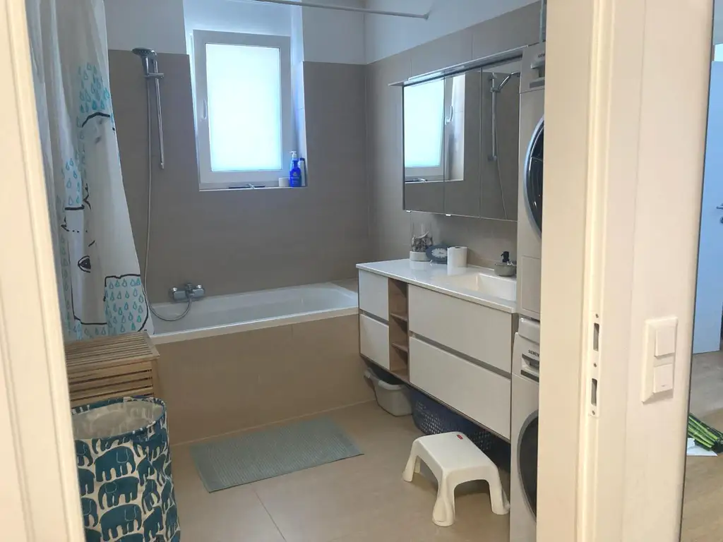 TRAUMHAFTE 4 ZIMMER WOHNUNG MIT BALKON UND GARAGENPLATZ