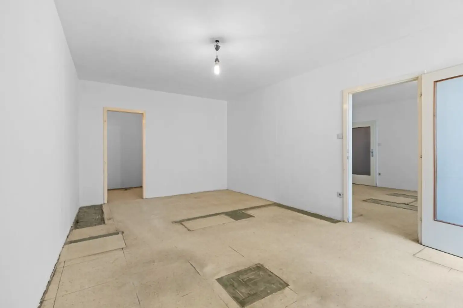 Geräumige 3-Zimmer-Wohnung in 1150 Wien/sanierungsbedürftig /WG möglich
