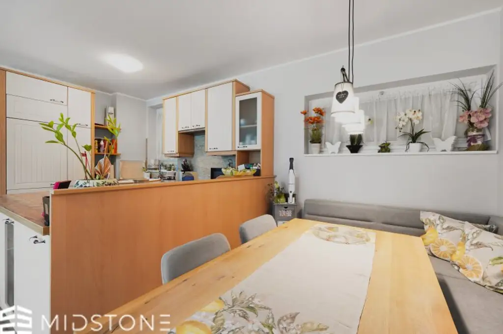 *Sonnige Gartenwohnung in ruhiger Lage* Komfortables Wohnen mit Terrasse und Garage