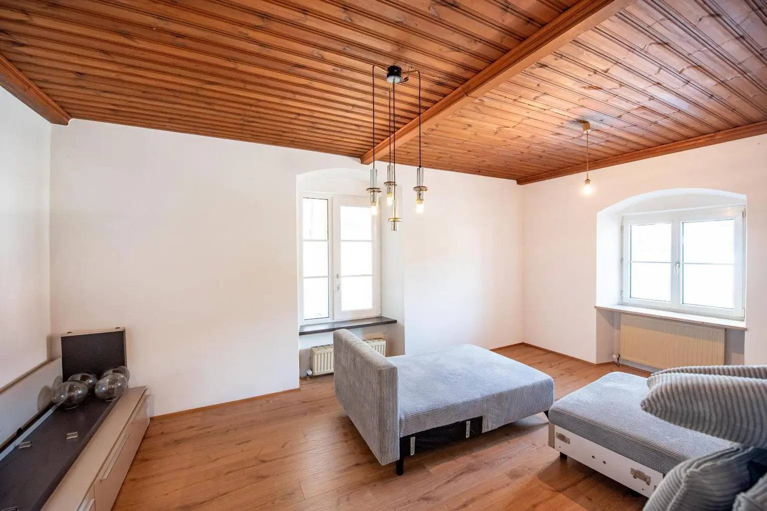 Zwei besondere Wohnungen in historischem Gebäude - 178 m² und 49 m² im Zentrum von Scharnstein mit schönem Ausblick und Garage!