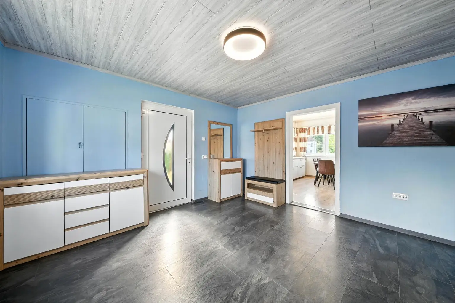 Modernisiertes Einfamilienhaus mit großzügigem Grundstück und Ausbaupotenzial