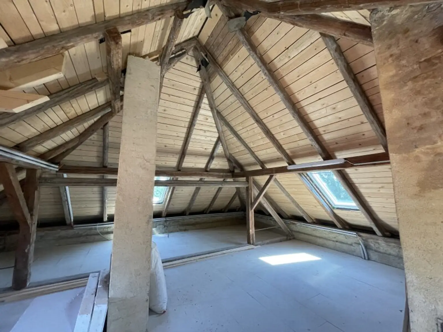 NEU SANIERTES EINFAMILIENHAUS ++ 5 ZIMMER ++ ROHDACHBODEN ++ NEBENGEBÄUDE ++ 1.000 m² GRUND