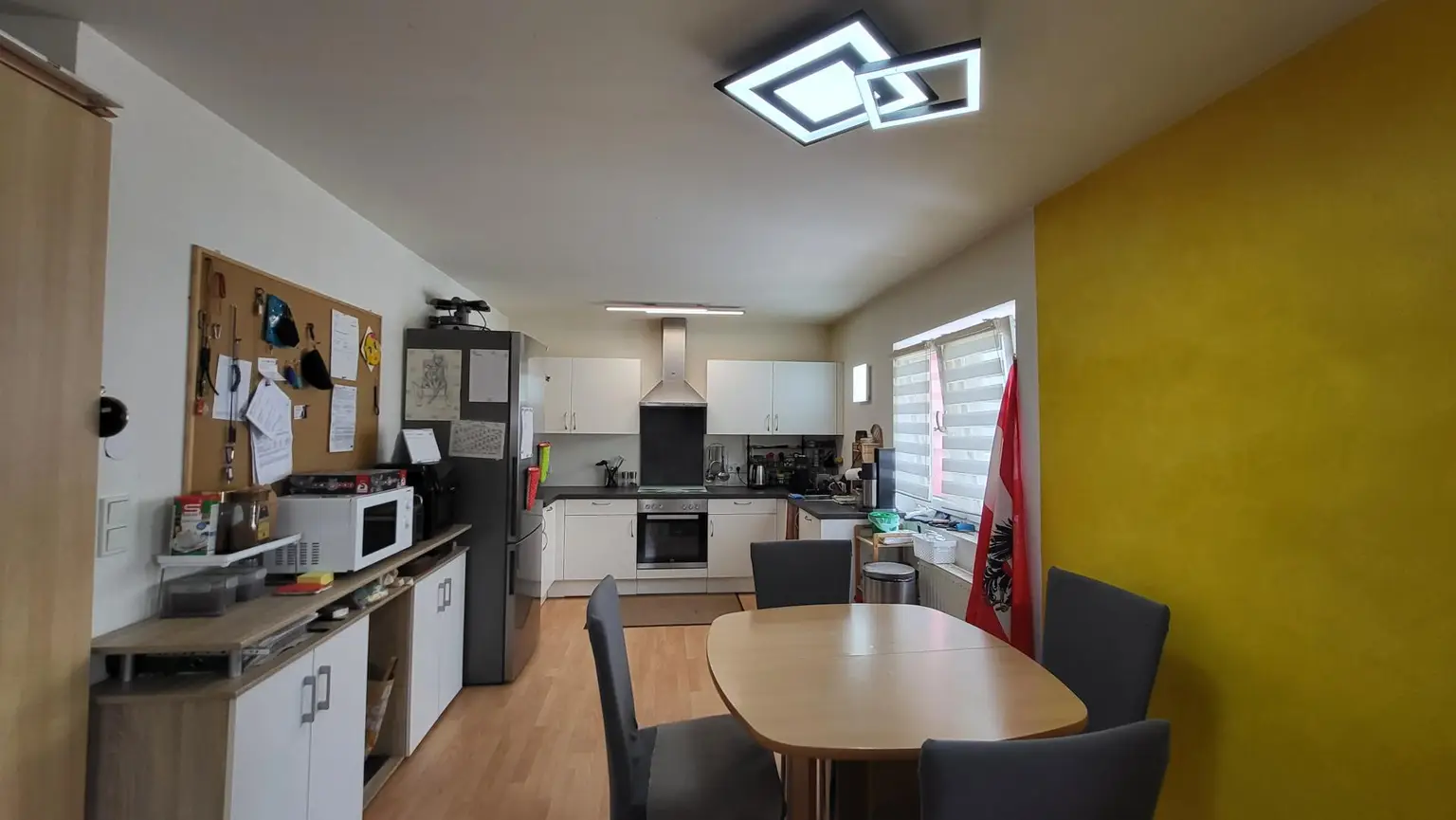 Küche mit Essbereich