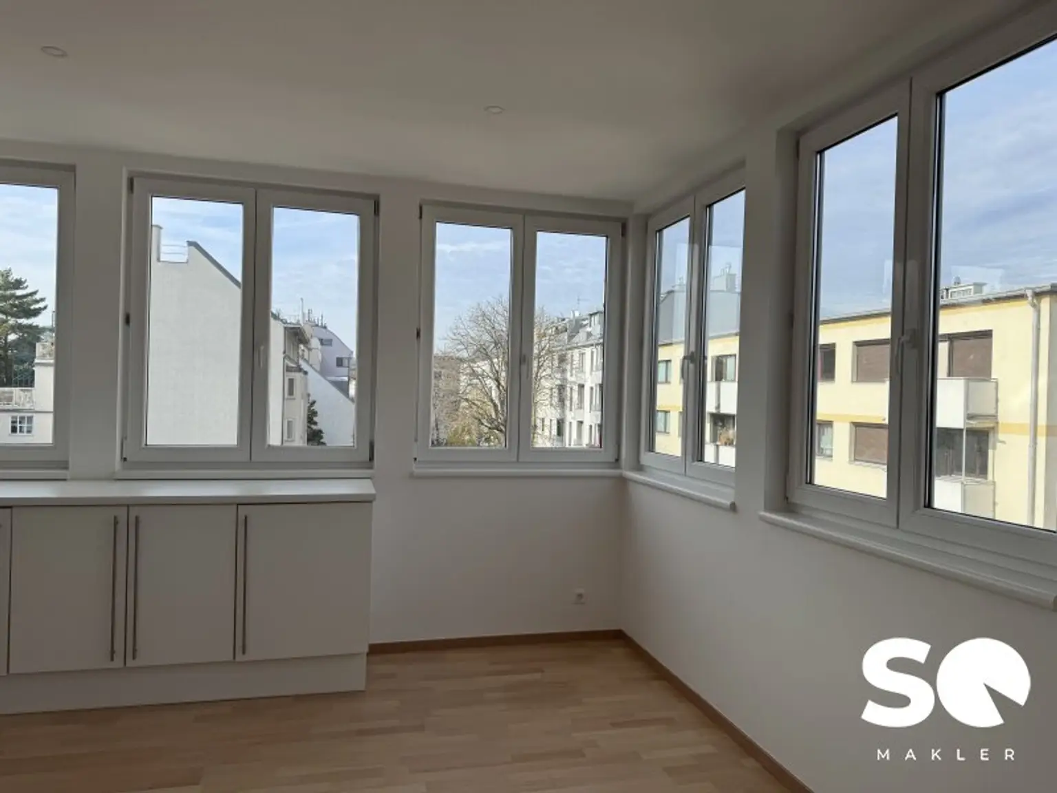 # SQ - HELLE, RUHIGE 2 ZIMMER DG-WOHNUNG INKL. TERRASSE - NÄHE RIVERSIDE - 1230 WIEN - TAG DER OFFENEN TÜR: 31.10.2025 14:00-17:00