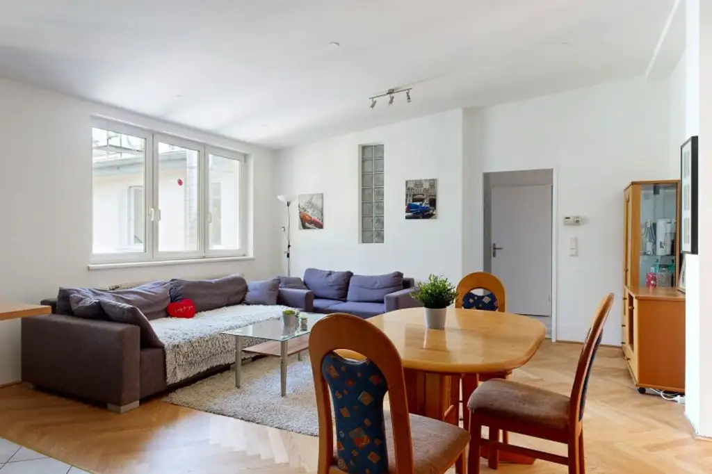 Helle 4-Zi-Wohnung für sportliche im Dachgeschoss - WG-geeignet