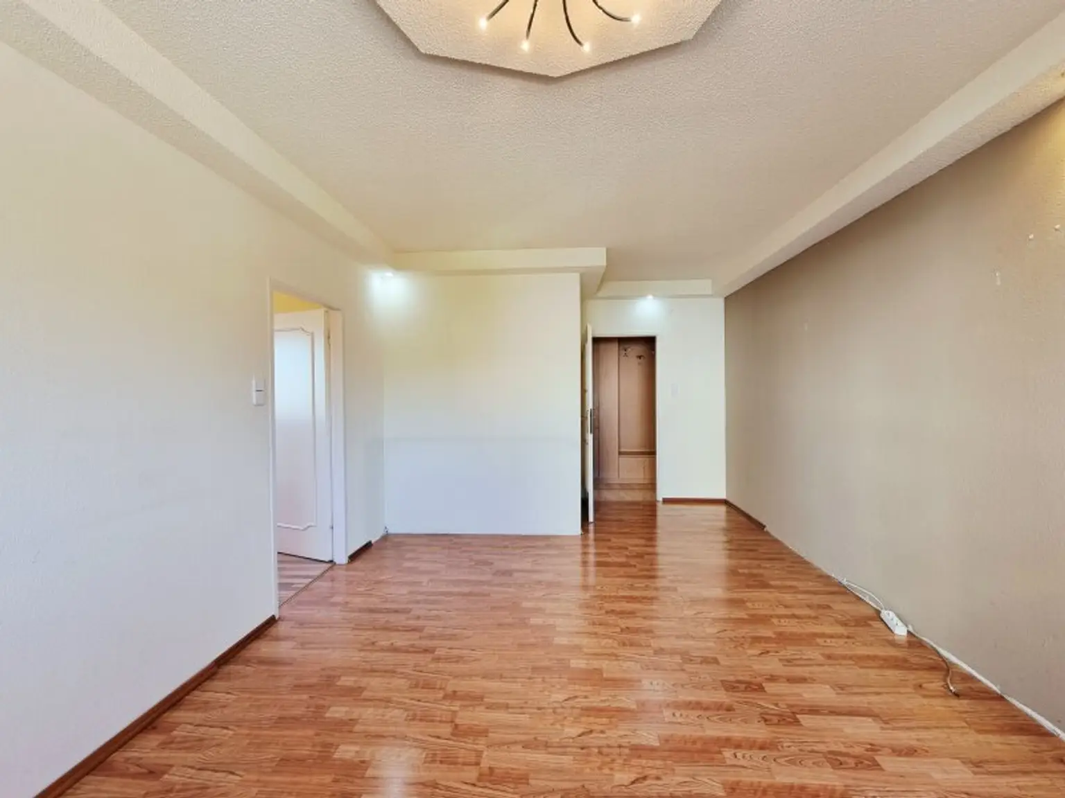 3-Zimmer-Wohnung mit Loggia & Stellplatz – ruhige Lage nahe Traisenpark & Viehofner Seen