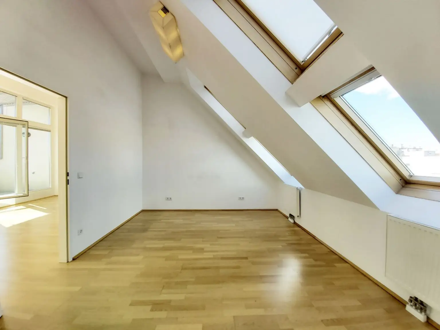 Moderne Maisonette mit 3 Zimmern und Dachterrasse nächst Enkplatz!