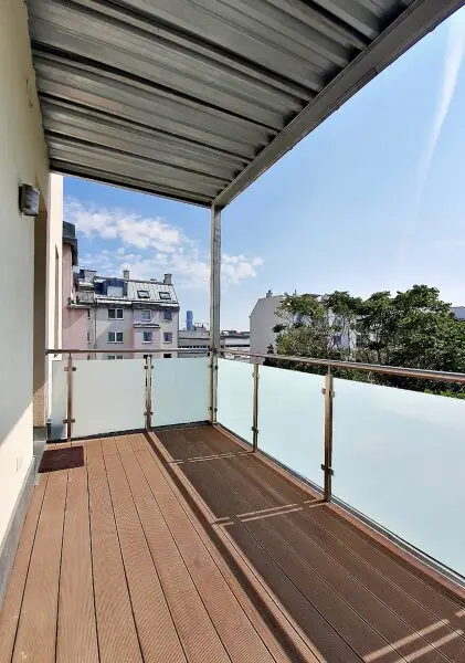 Große Terrasse ca. 10 m² mit Ausblick