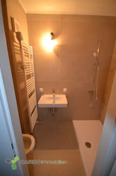 Frisch sanierte Stockhaus mit Pool in Grünlage, ruhigen Nebenstraße