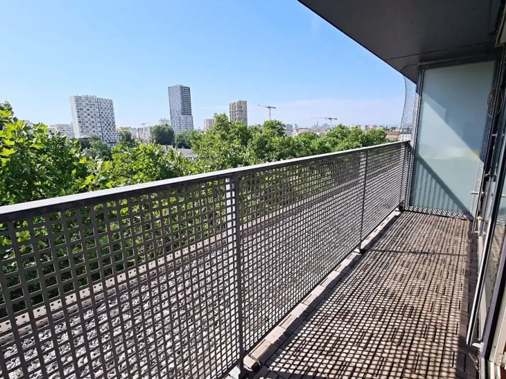 INNSTRASSE, FERNBLICK, unbefristete 97 m2 Dachgeschoß-Maisonette mit Loggia, 2 Zimmer, Komplettküche, Wannenbad, Parketten, gefördert