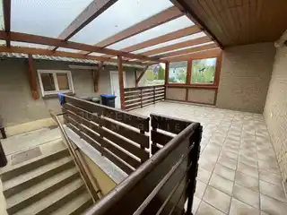 große überdachte Terrasse