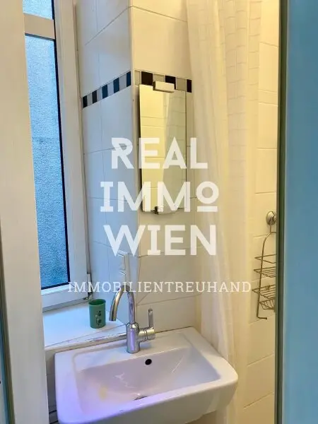 Hervorragende Anlage 5 Zimmer WG mit Stil im Gründerzeithaus