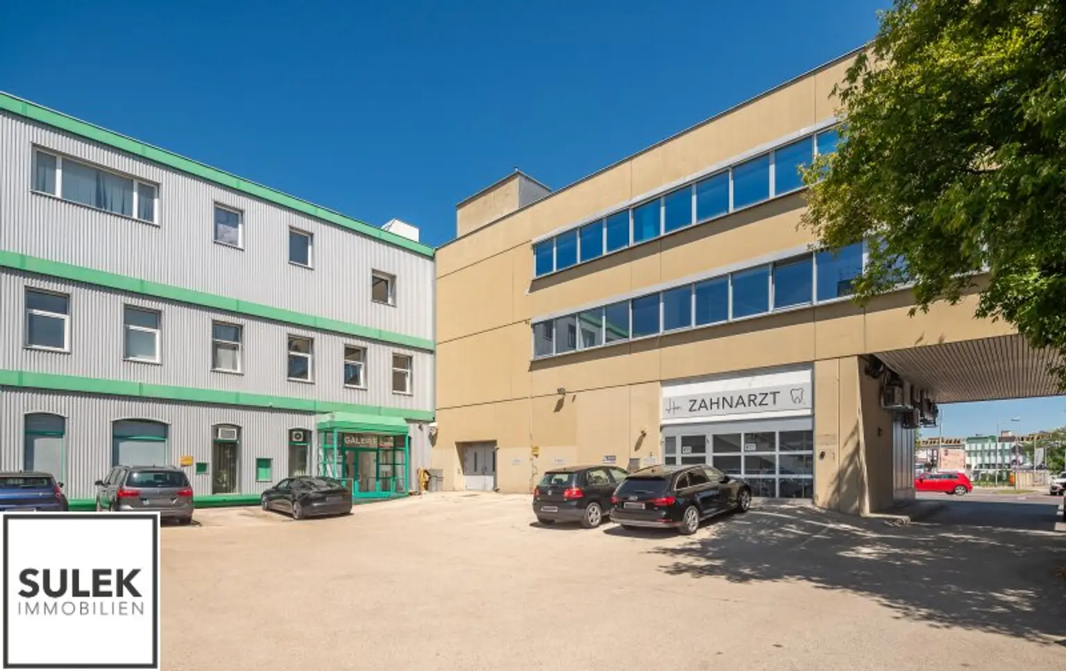 Grundstück mit vier Baukörpern - Büro-, Geschäfts- und Gewerbegebäude inkl. Parkplätzen in Vösendorf