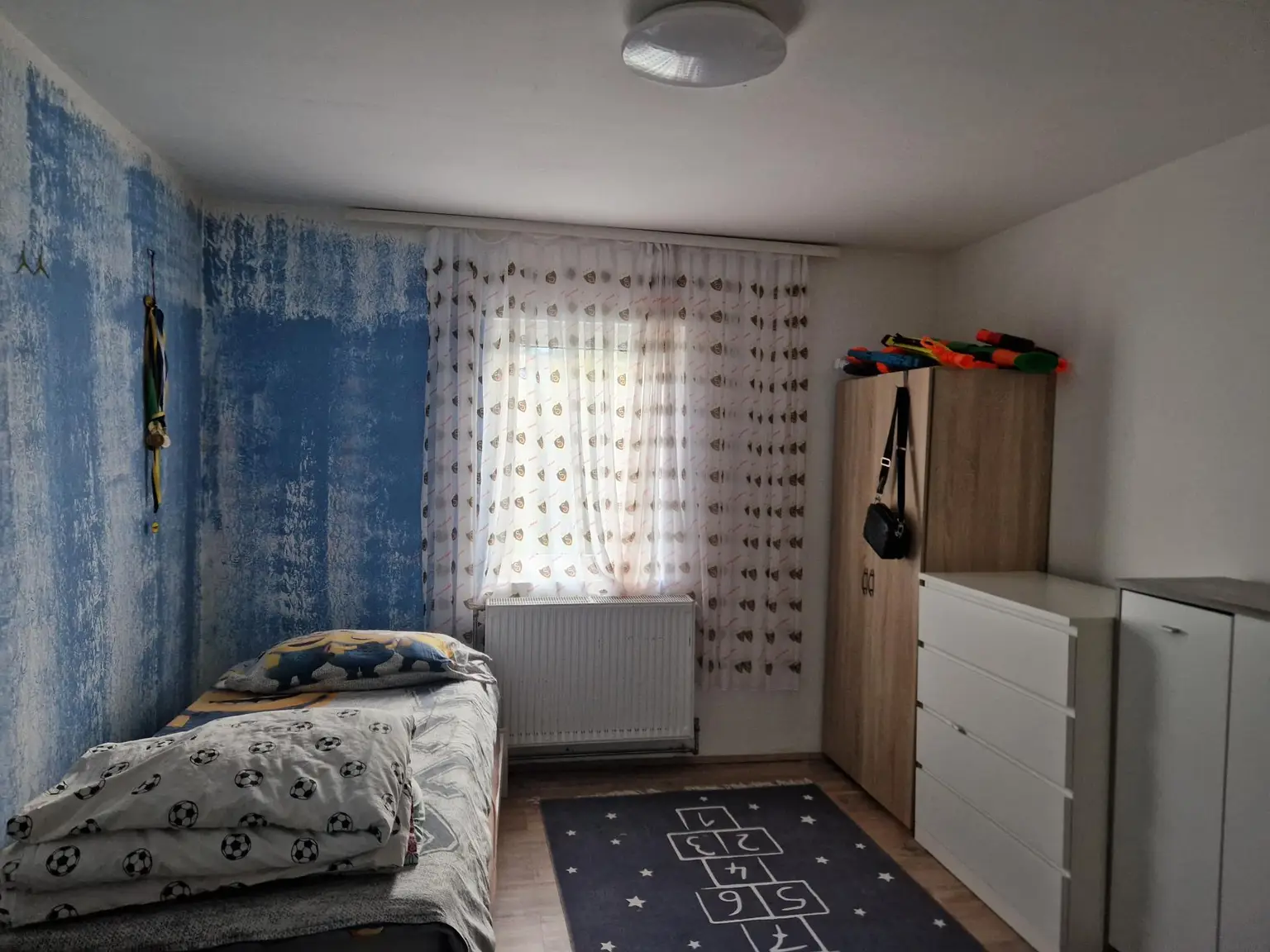 SANIERUNGSBEDÜRFTIGER BUNGALOW MIT TRAUMHAFTEM GARTEN ODER IHR BAUGRUNDSTÜCK FÜR IHR TRAUMHAUS IN ALLERBESTER WOHN- UND ZENTRUMSLAGE VON ABSDORF