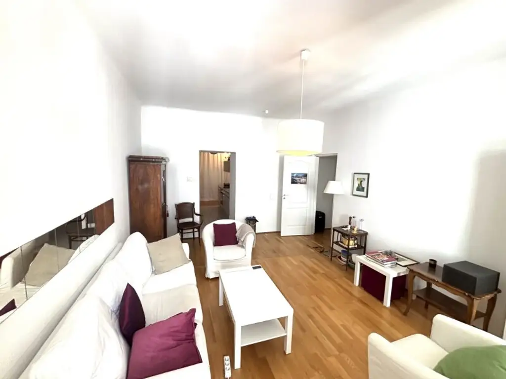 Schöne 3,5 Zimmer Altbauwohnung in zentraler Lage