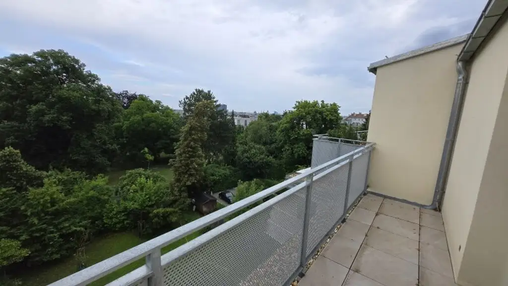 Traumhafter Grün-/Fernblick: 1-Zimmer-Wohnung mit Balkon - 4.Liftstock