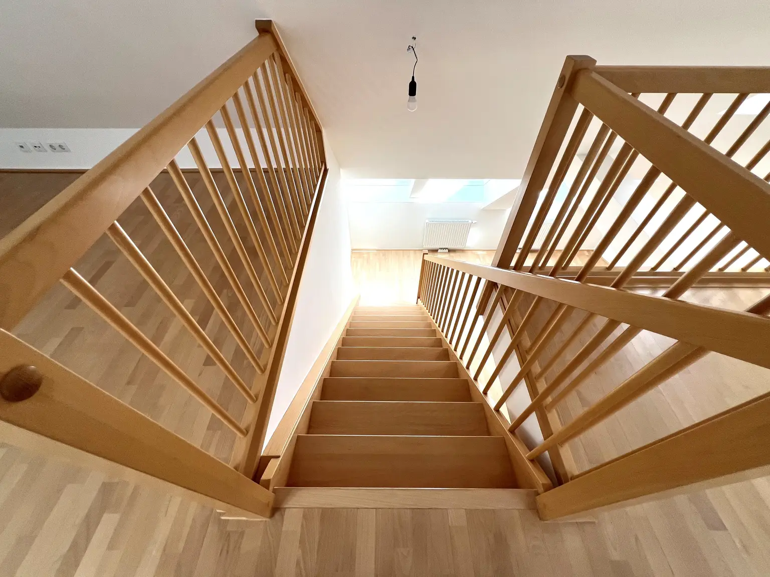 Modernes Wohnen nahe Naschmarkt: Klimatisierte Dachgeschoßwohnung mit Balkon und Terrasse