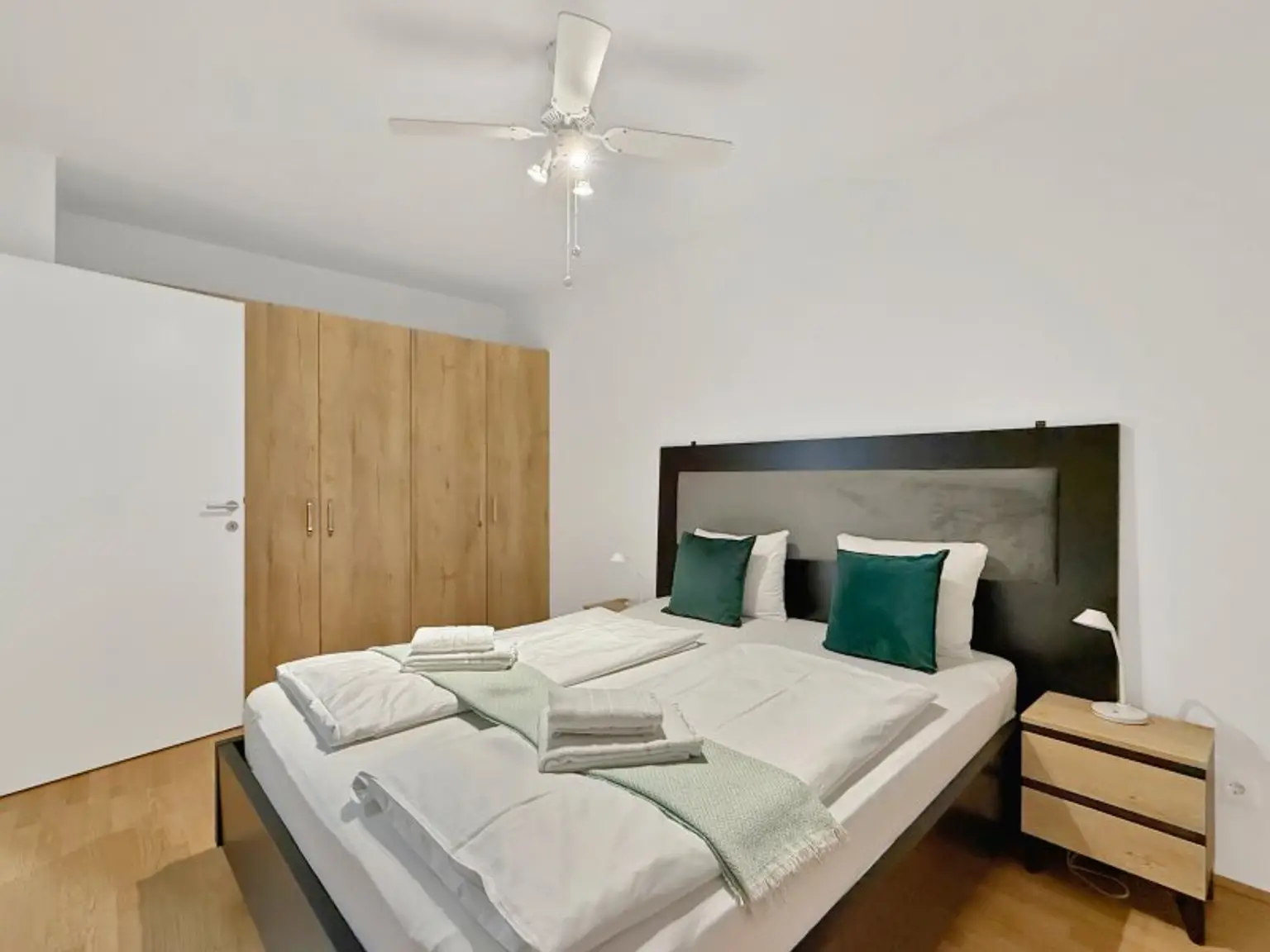 Airbnb | 2-Zimmer Wohnung in 1100 Wien | Voll möbliert | 1. Obergeschoss
