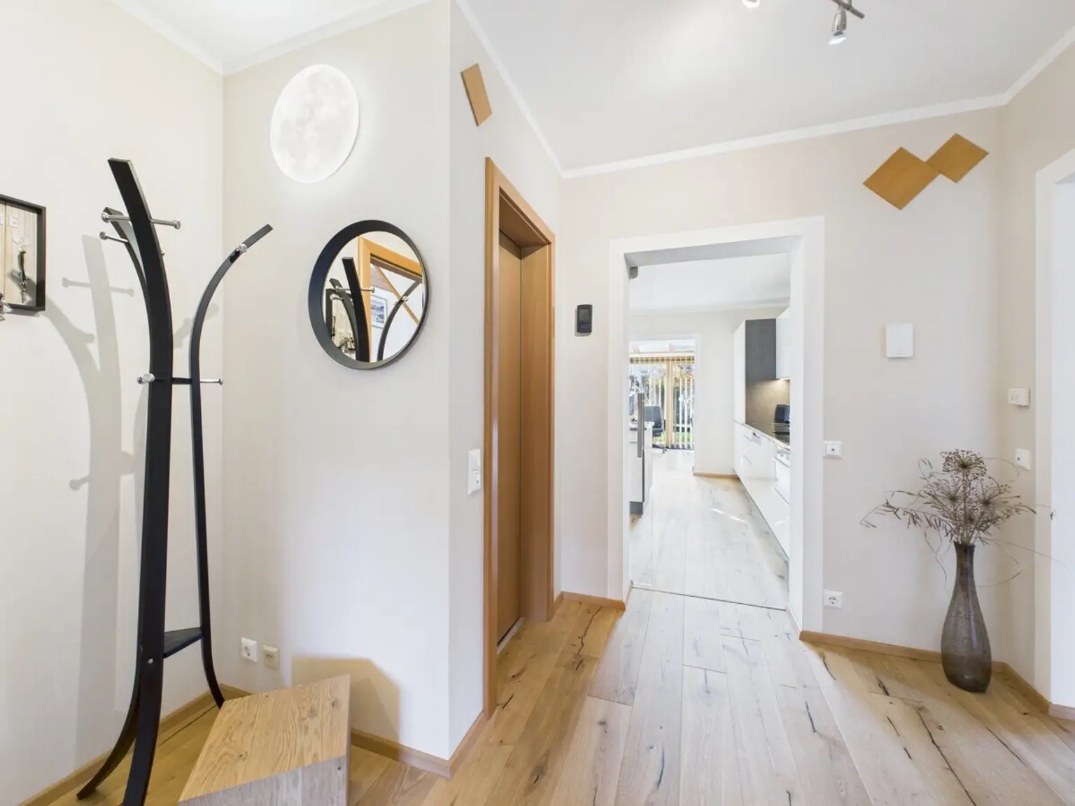 Exklusives Wohnjuwel mit Panoramablick auf die Sternbergkirche – sonnig und ruhig gelegen