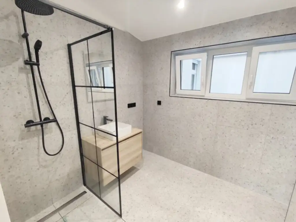 Gartenwohnung in der Krongasse! Erstbezug in liebevoll saniertem Altbauhaus - Top04
